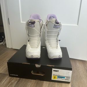 Burton Mint Snowboarding Boots size 7
